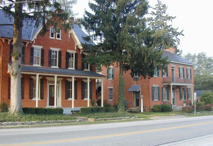 مبيت وإفطار Birdinhand Village Inn & Suites