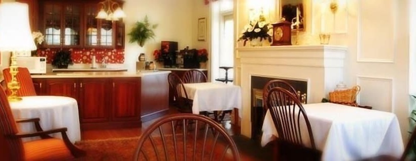 مبيت وإفطار Birdinhand Village Inn & Suites