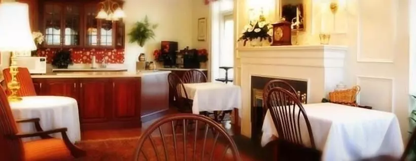 Bed and Breakfast Birdinhand Village Inn & Suites