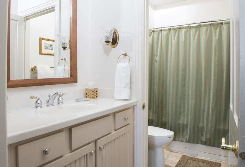 مبيت وإفطار Birdinhand Village Inn & Suites