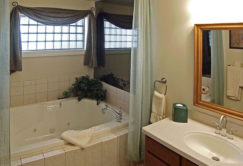 مبيت وإفطار Birdinhand Village Inn & Suites