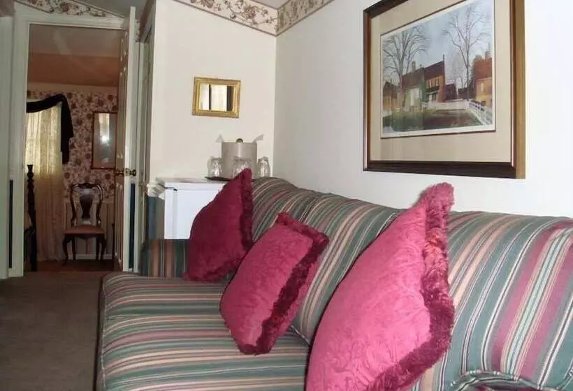 Bed and Breakfast Birdinhand Village Inn & Suites