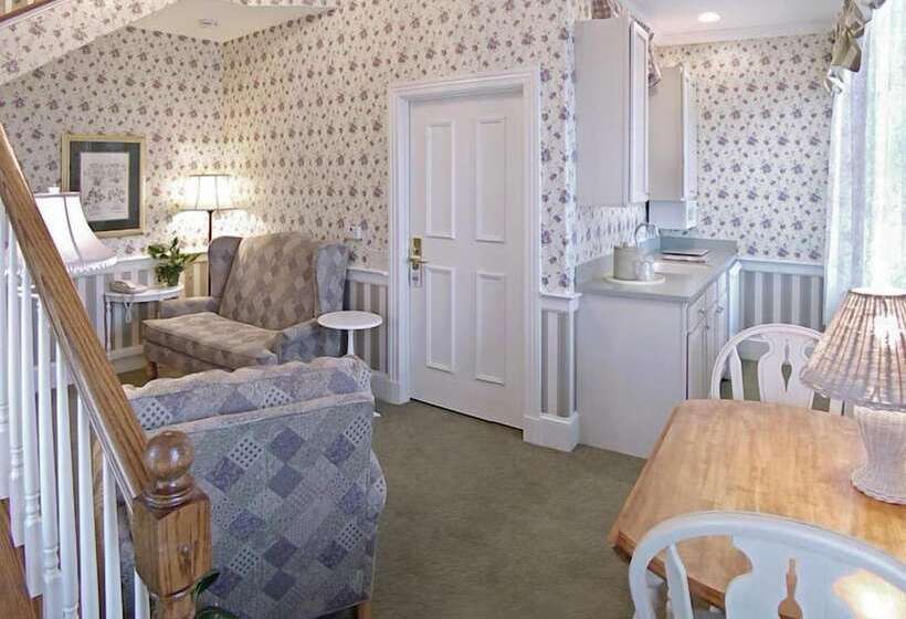 مبيت وإفطار Birdinhand Village Inn & Suites