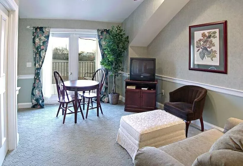 Bed and Breakfast Birdinhand Village Inn & Suites