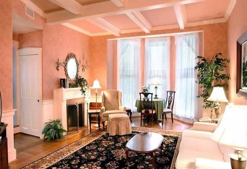 Bed and Breakfast Birdinhand Village Inn & Suites