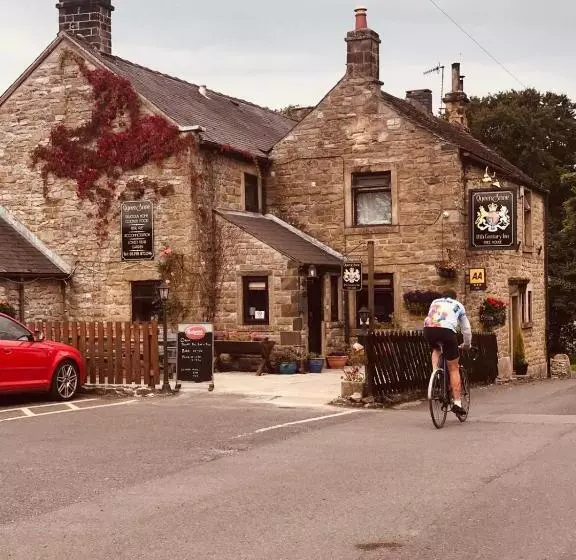 تختخواب و صبحانه The Queen Anne