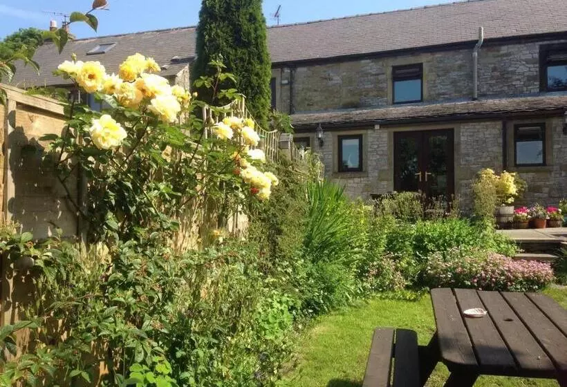 تختخواب و صبحانه The Queen Anne