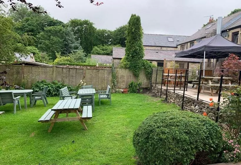 تختخواب و صبحانه The Queen Anne