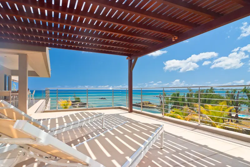 Bon Azur Beachfront Suites & Penthouses By Lov