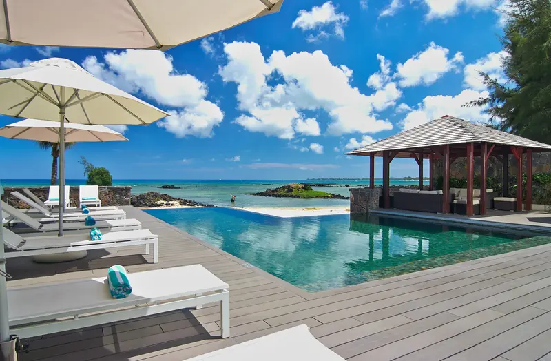 Bon Azur Beachfront Suites & Penthouses By Lov