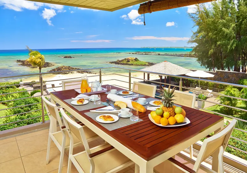 Bon Azur Beachfront Suites & Penthouses By Lov