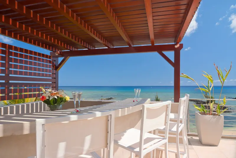 Bon Azur Beachfront Suites & Penthouses By Lov