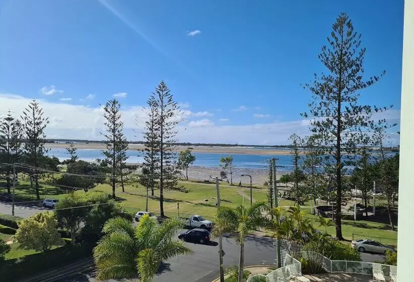 Crystal Bay On The Broadwater