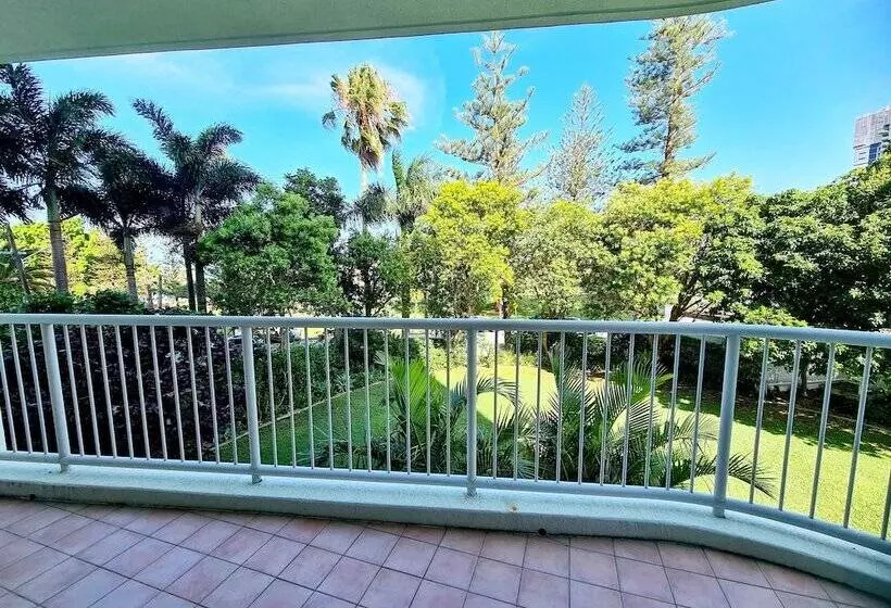 Crystal Bay On The Broadwater