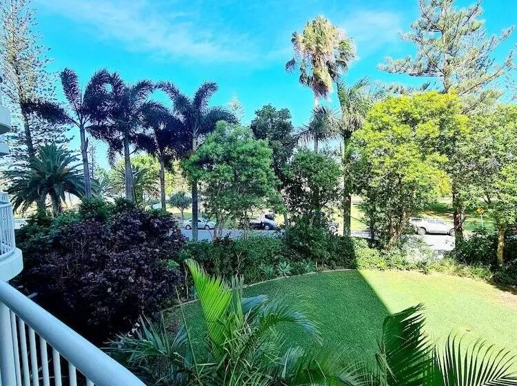 Crystal Bay On The Broadwater