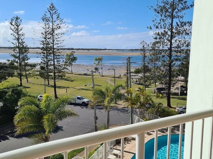 Crystal Bay On The Broadwater