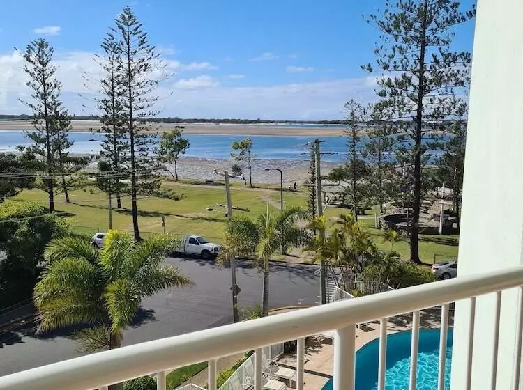 Crystal Bay On The Broadwater