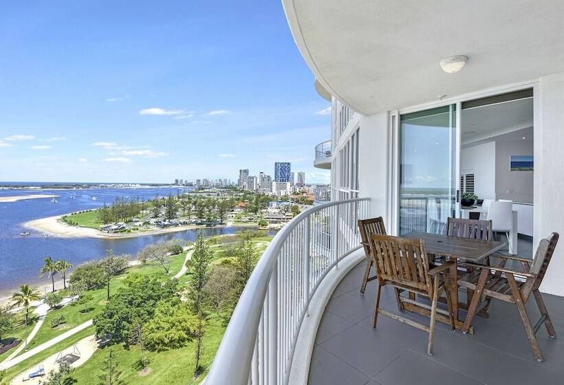 Crystal Bay On The Broadwater