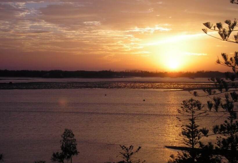 Crystal Bay On The Broadwater