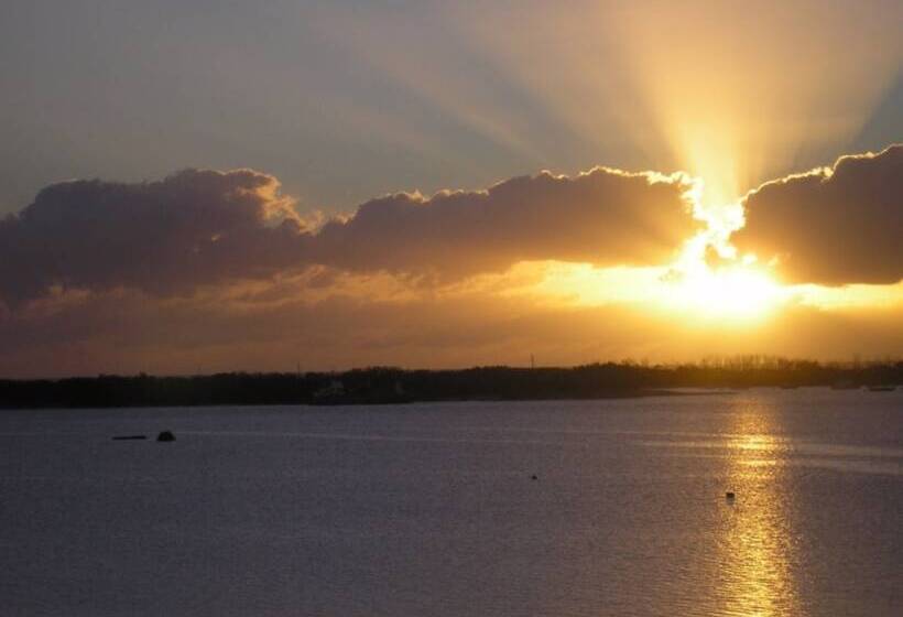 Crystal Bay On The Broadwater