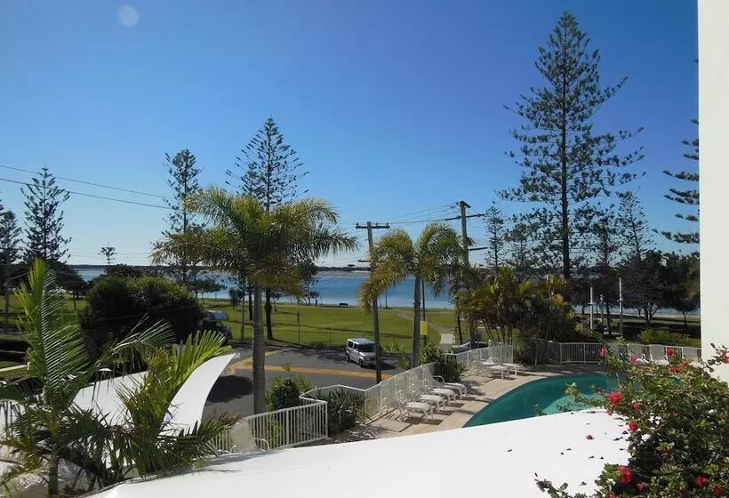 Crystal Bay On The Broadwater