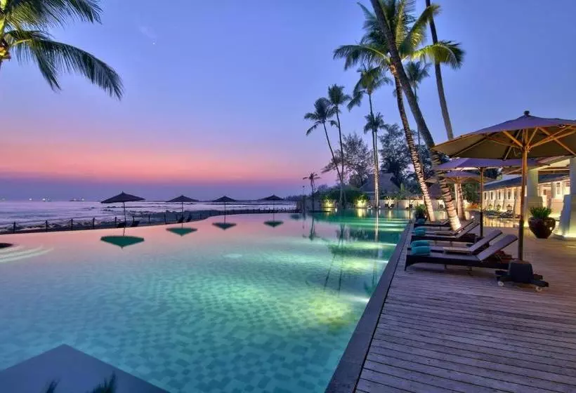 هتل Hilton Ngapali Resort & Spa