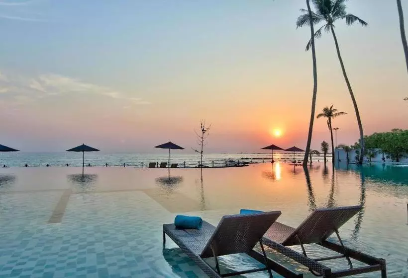 هتل Hilton Ngapali Resort & Spa
