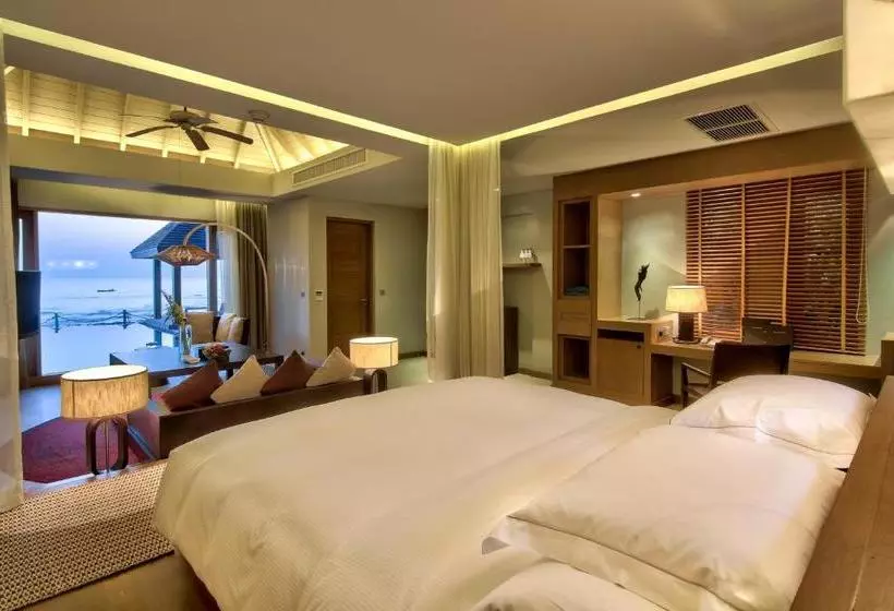 هتل Hilton Ngapali Resort & Spa