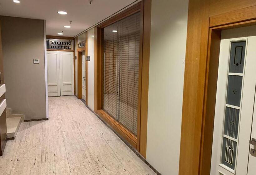 ホテル Moonli̇ght