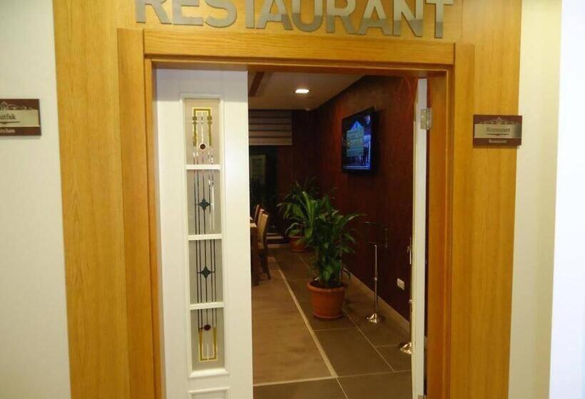 ホテル Moonli̇ght