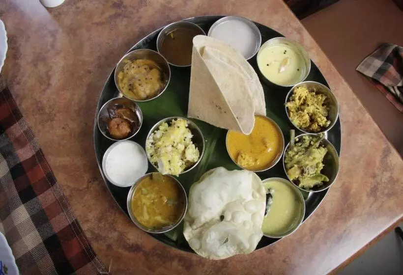 בית מלון כפרי Rajadhani