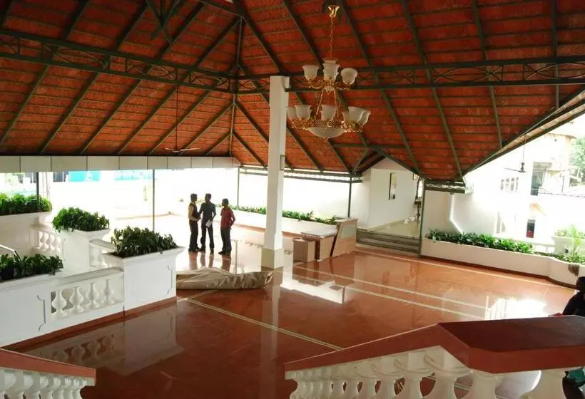 בית מלון כפרי Rajadhani