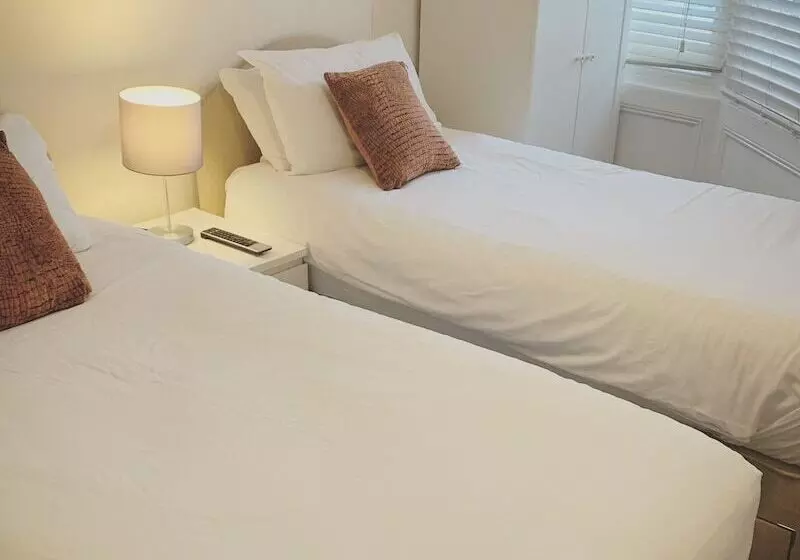 هتل Relax Inn Guest House