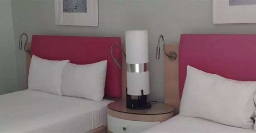 ホテル Santa Barbara Hostel