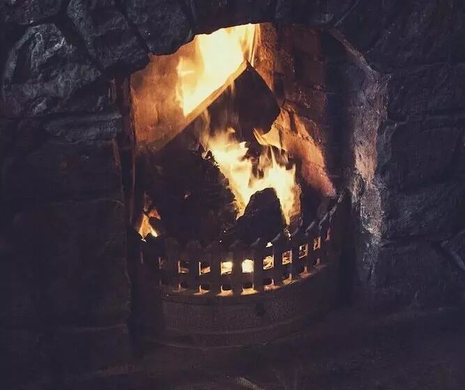 Отель The Bridge Inn