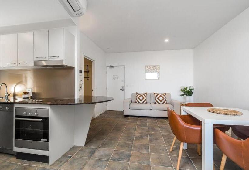 Lennox Holiday Apartments