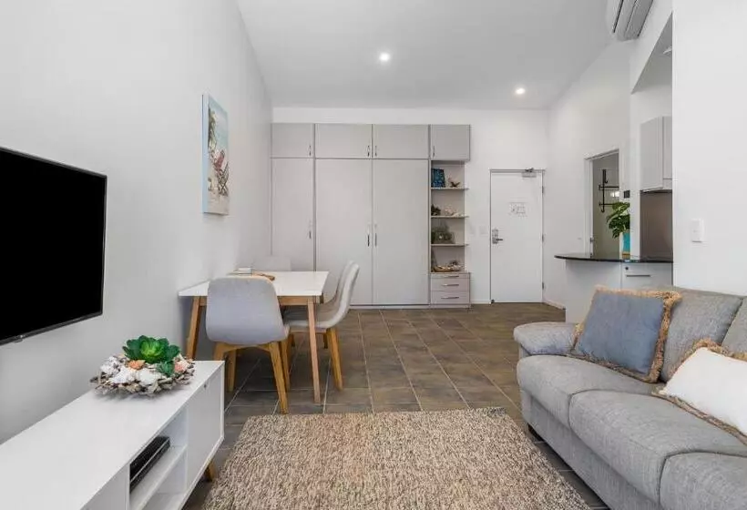 Lennox Holiday Apartments