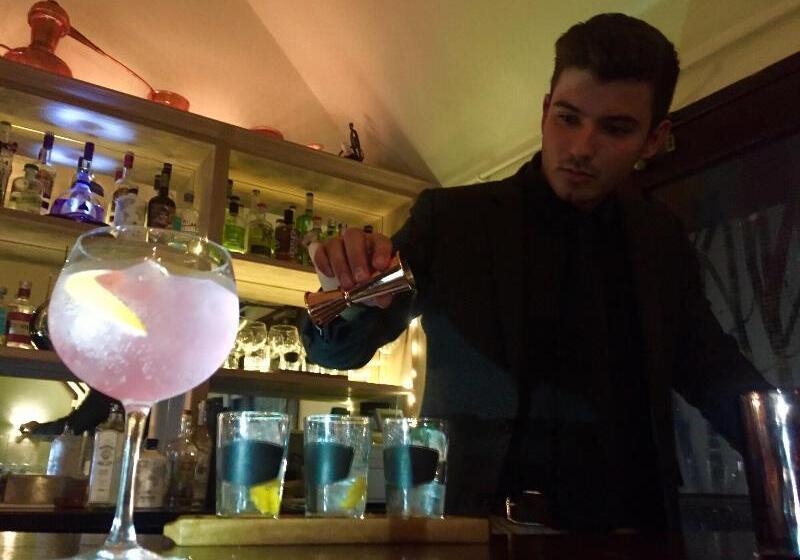 بنسيون Thatched Cottage