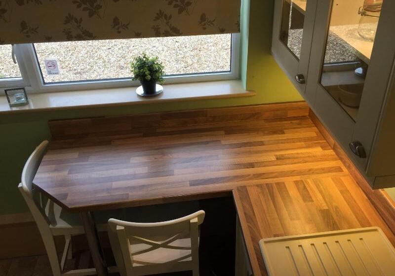 بنسيون Thatched Cottage