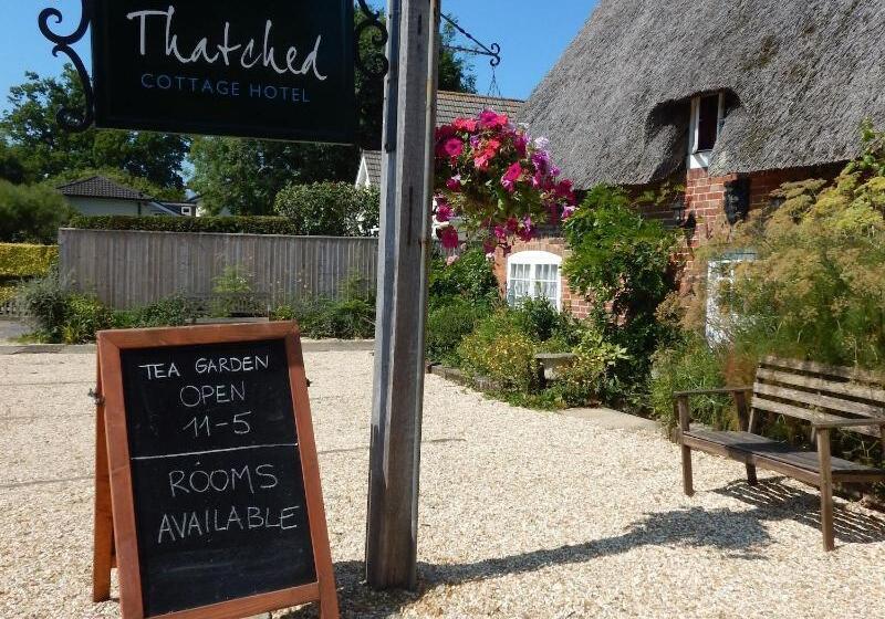 بنسيون Thatched Cottage