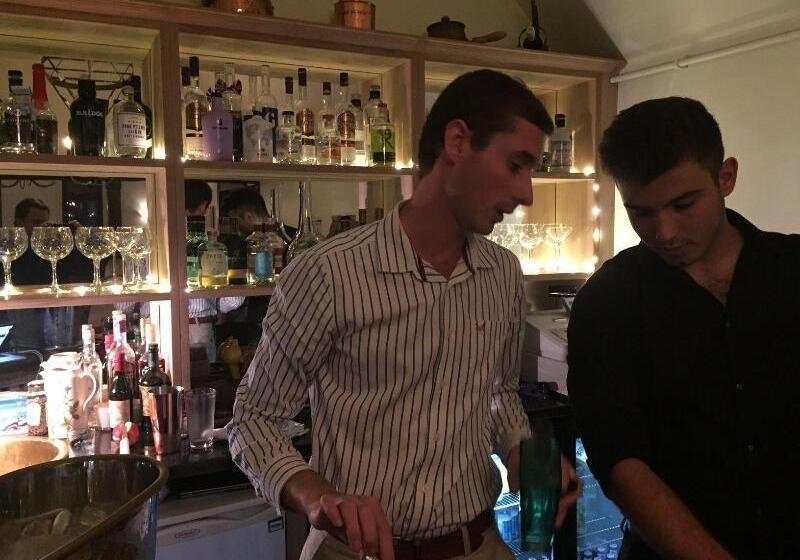 بنسيون Thatched Cottage