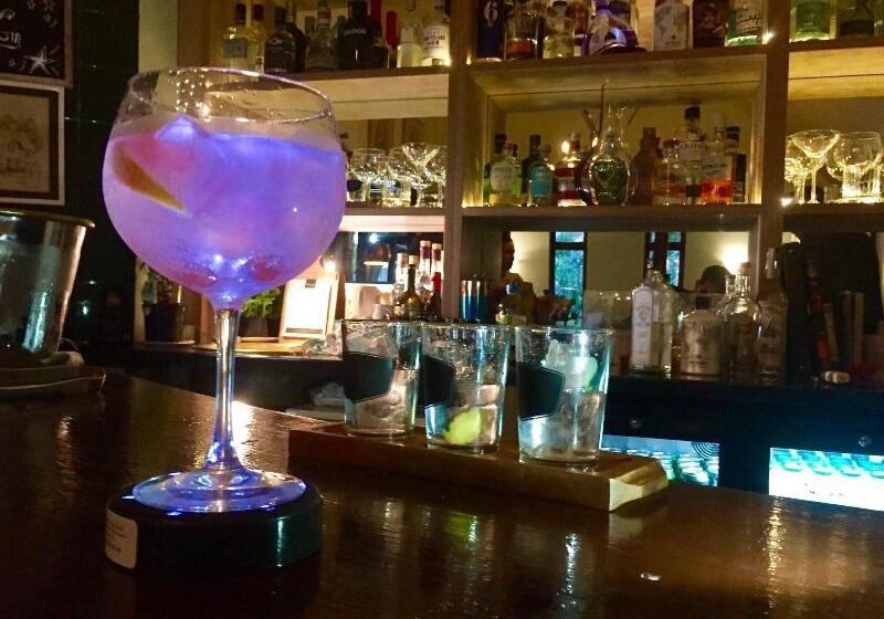 بنسيون Thatched Cottage