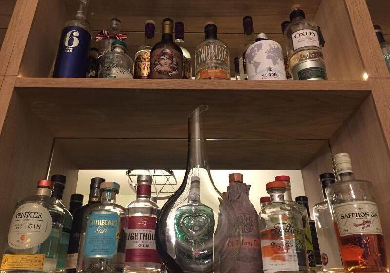 بنسيون Thatched Cottage