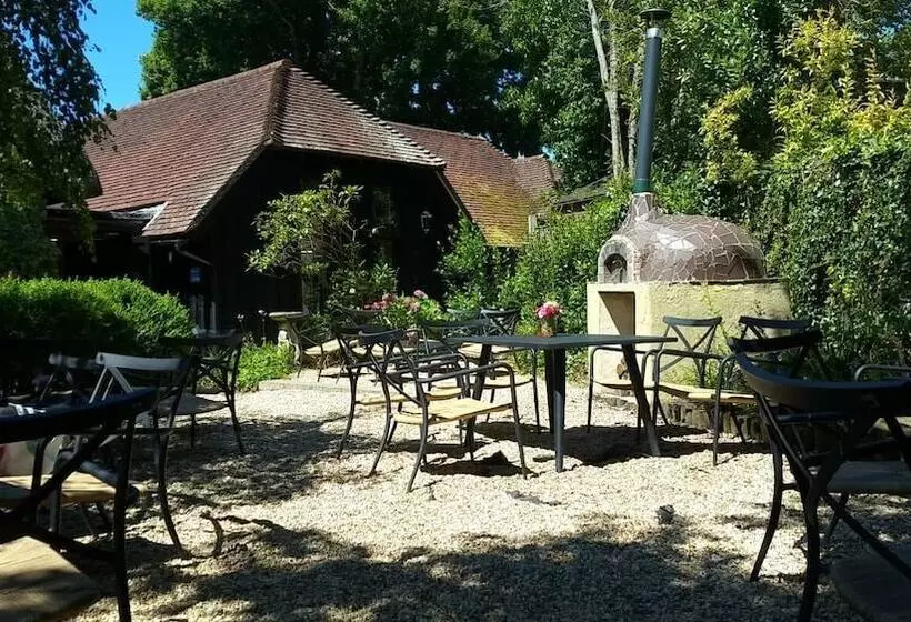 Пансион Thatched Cottage