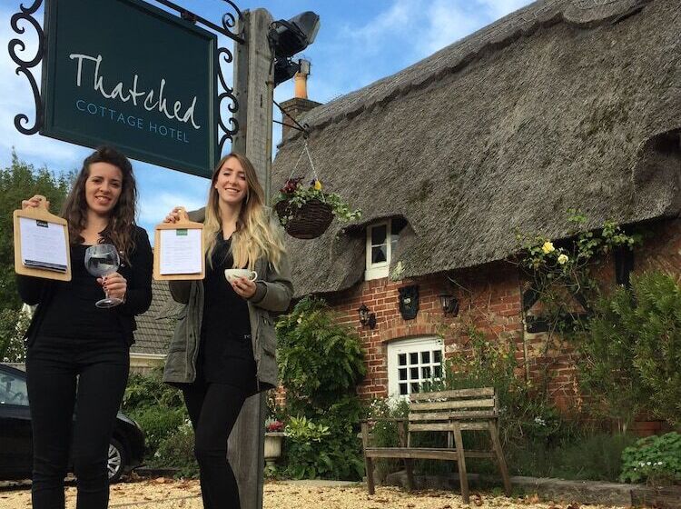 بنسيون Thatched Cottage