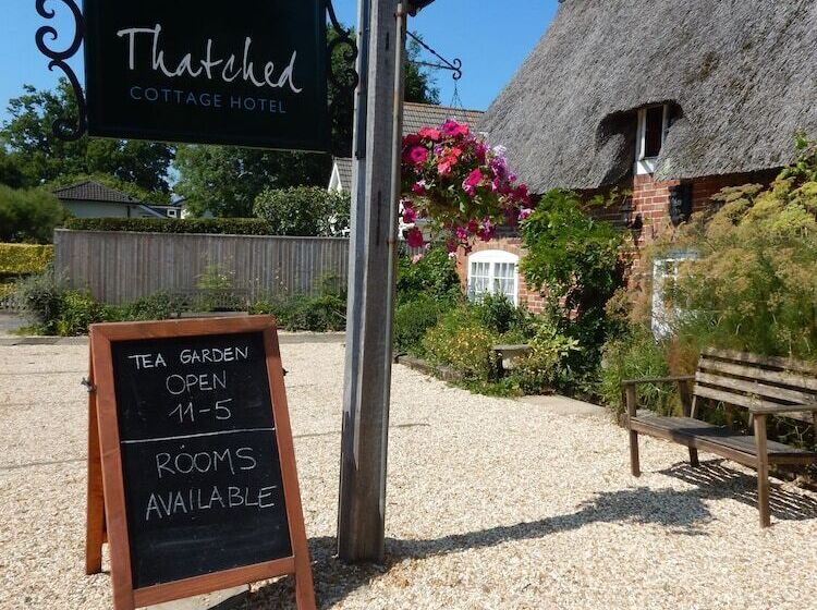 بنسيون Thatched Cottage