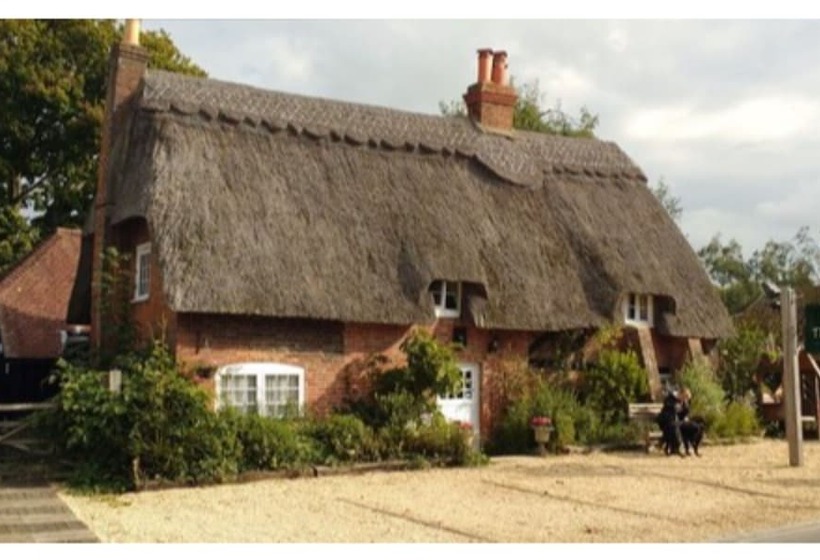 بنسيون Thatched Cottage
