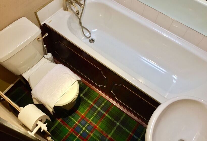 بنسيون Thatched Cottage