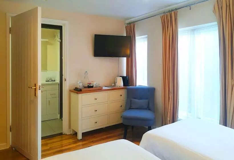 Пансион Thatched Cottage