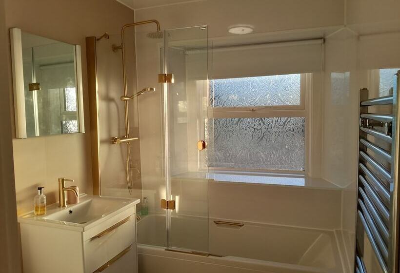 بنسيون The White House Guest House